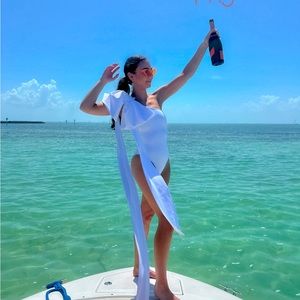 Tabacaru 
White Milly Bow One-Piece